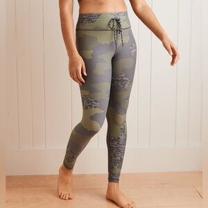 Aerie Chill Play Move Camo Drawstring 7/8 Leggings Size XL